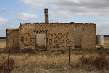 Graffiti Bombing in Caiguna - Photo by heffernan - Orka, ecs, australien (2013)