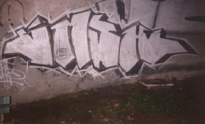 Graffiti Bombing - Photo by hejkumkejkum