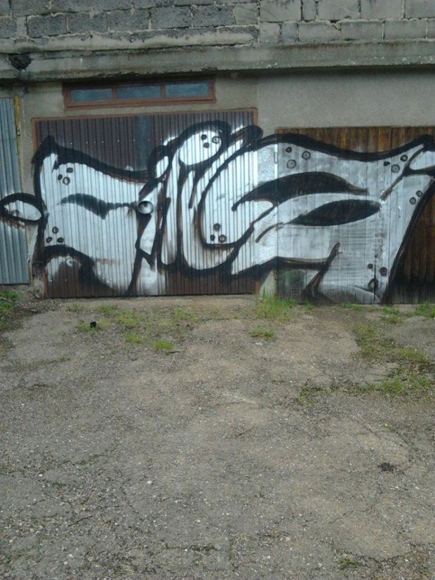 Graffiti Wall - Photo by hejkumkejkum