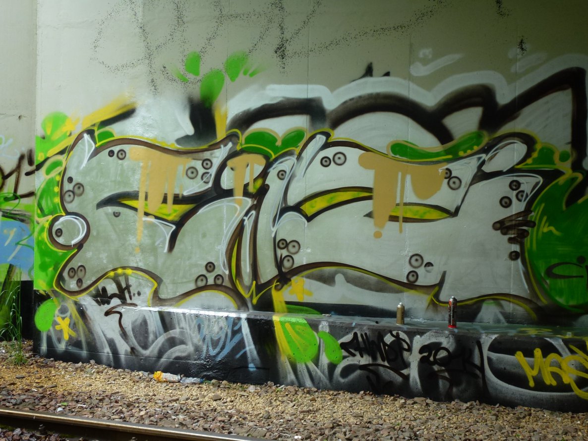 Graffiti Wall - Photo by hejkumkejkum