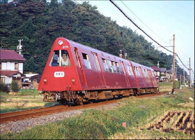 Graffiti Train - Photo by hejkumkejkum