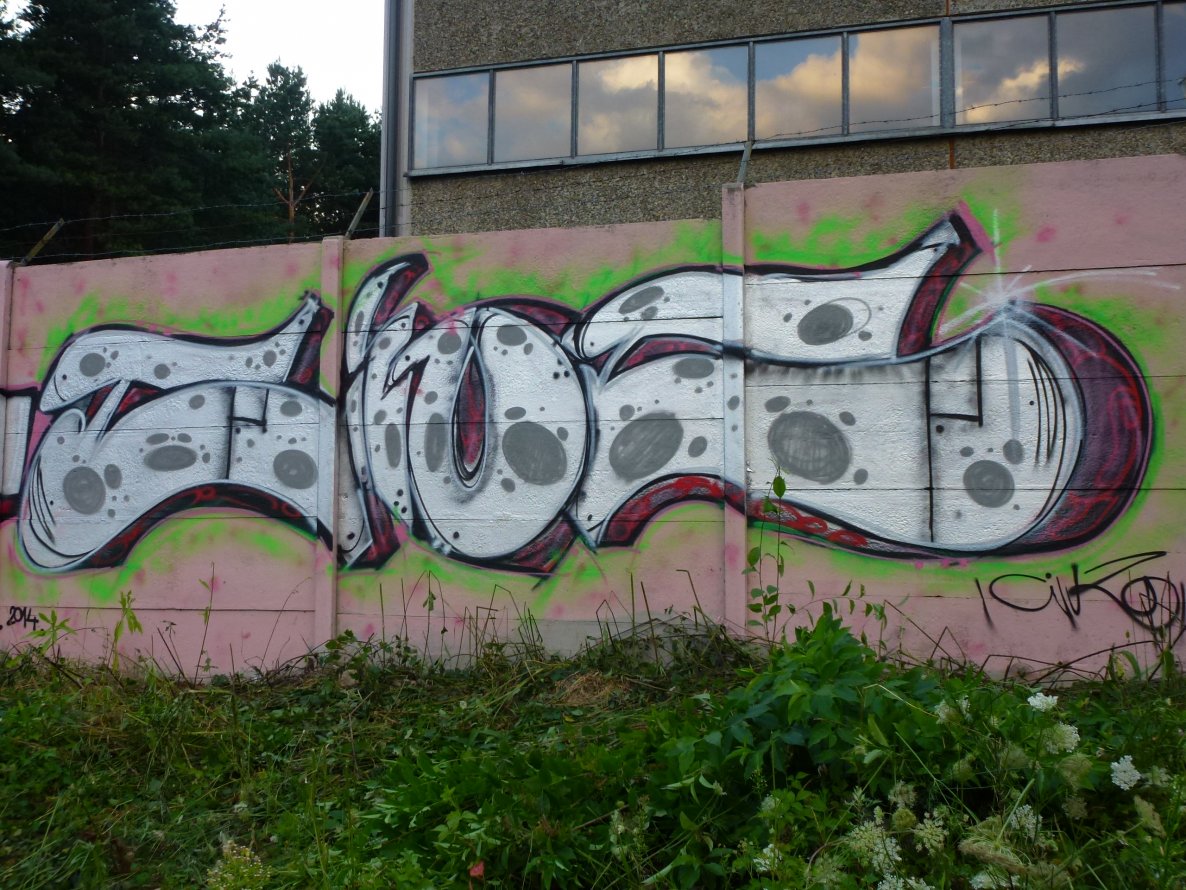 Graffiti Wall - Photo by hejkumkejkum