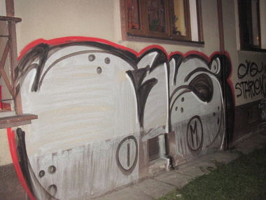 Graffiti Bombing - Photo by hejkumkejkum - BI, SM