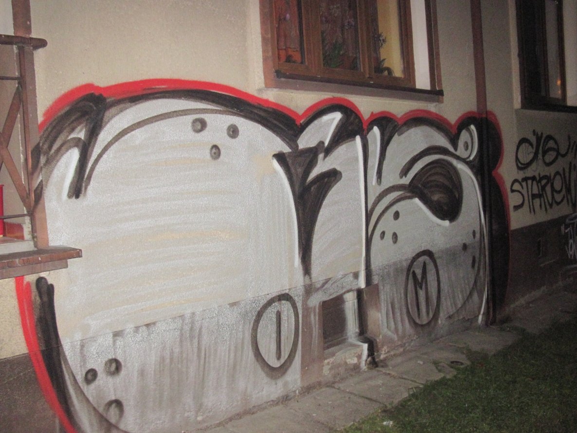 Graffiti Bombing - Photo by hejkumkejkum - BI, SM