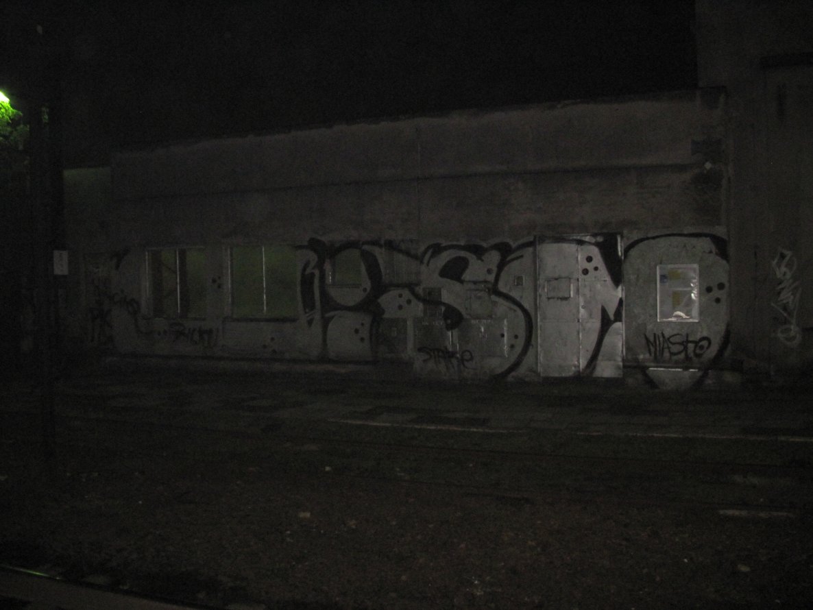 Graffiti Bombing - Photo by hejkumkejkum - BI, SM