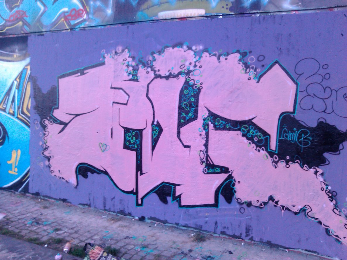 Graffiti Wall - Photo by heka - amig, heka, thai (2013)