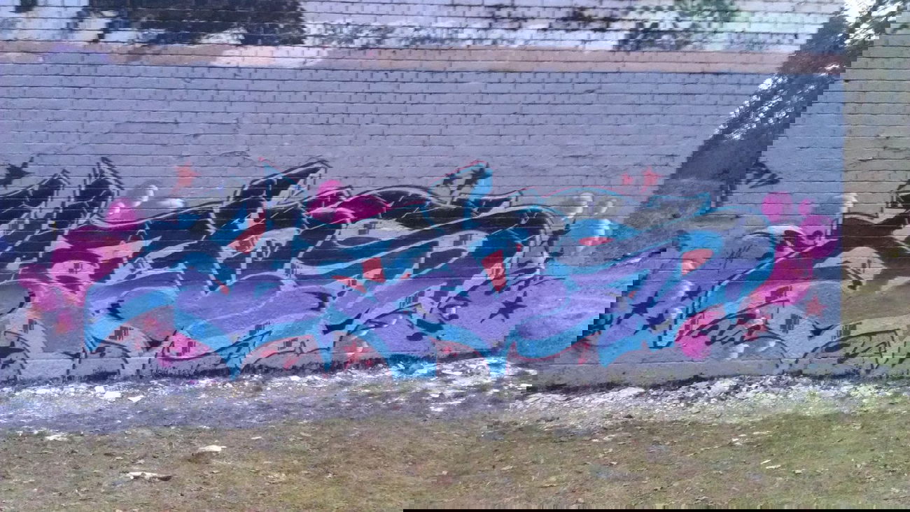 Graffiti Wall - Photo by heks