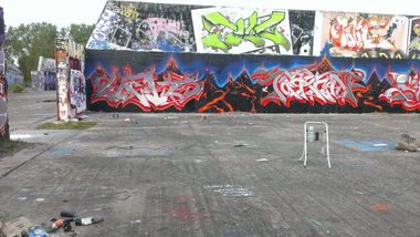 Graffiti Wall - Photo by heks