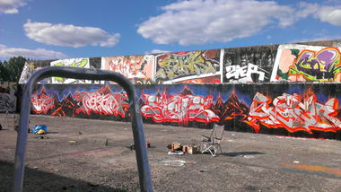 Graffiti Wall - Photo by heks - heks, taran, sime