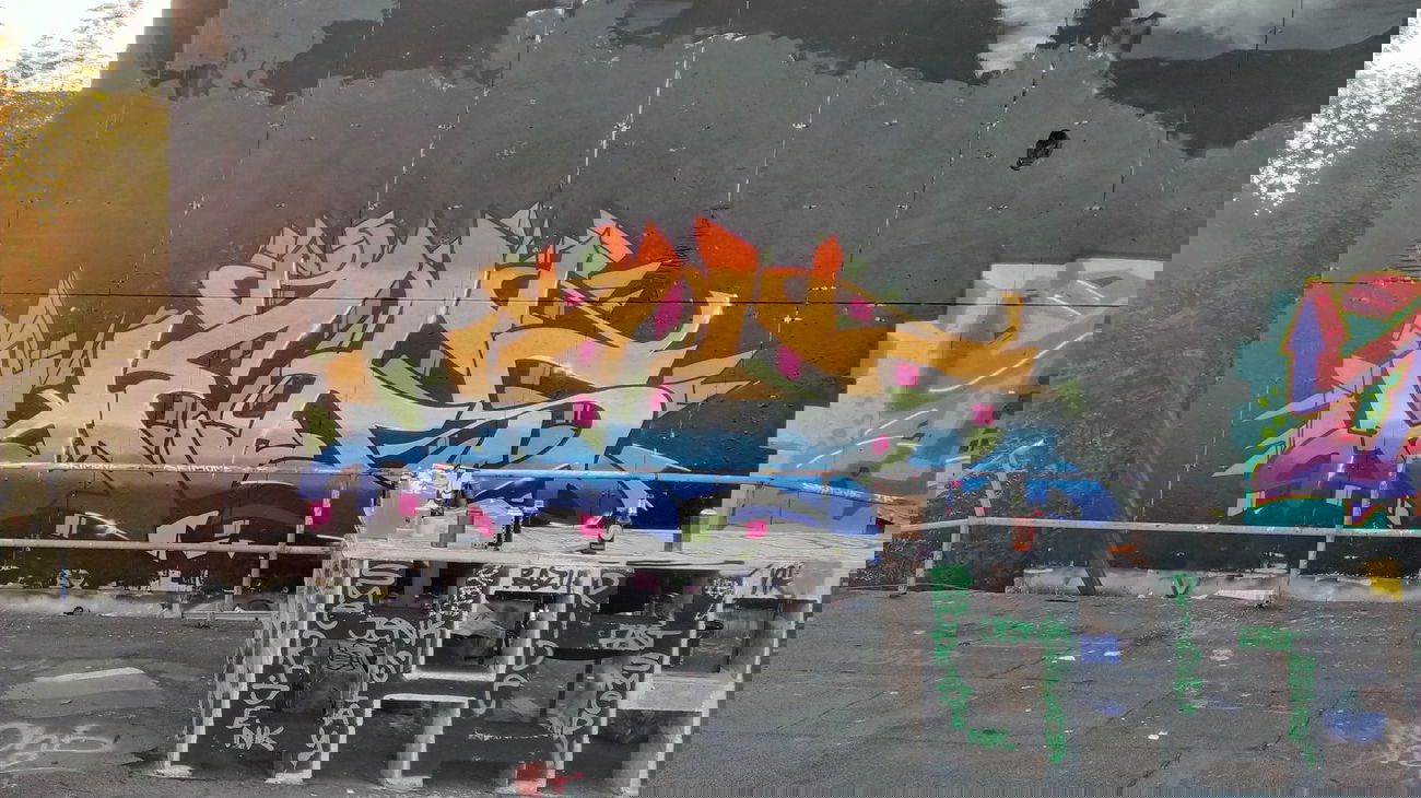 Graffiti Wall - Photo by heks - heks