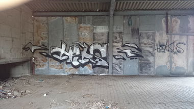 Graffiti Bombing - Photo by heks - heks