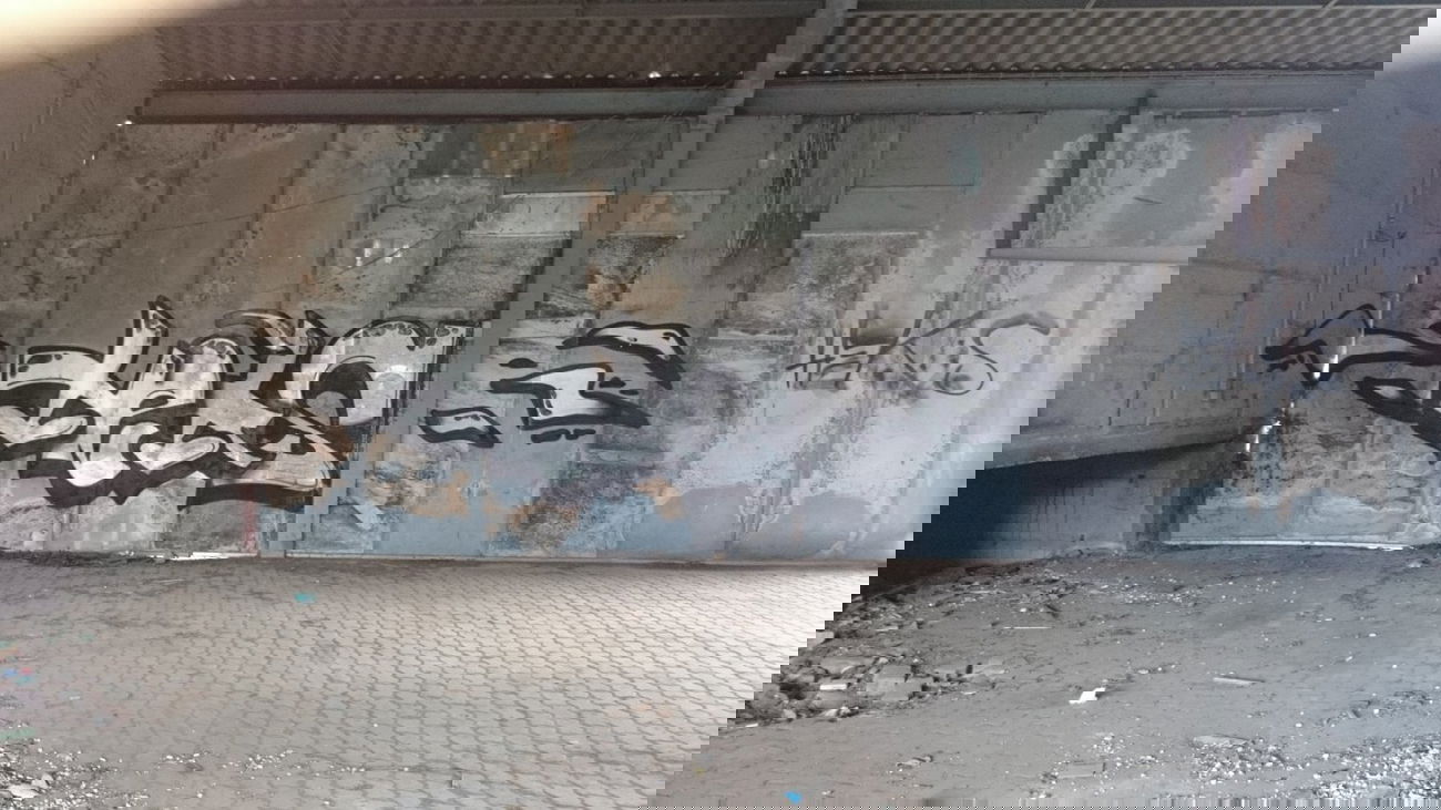 Graffiti Bombing - Photo by heks - heks