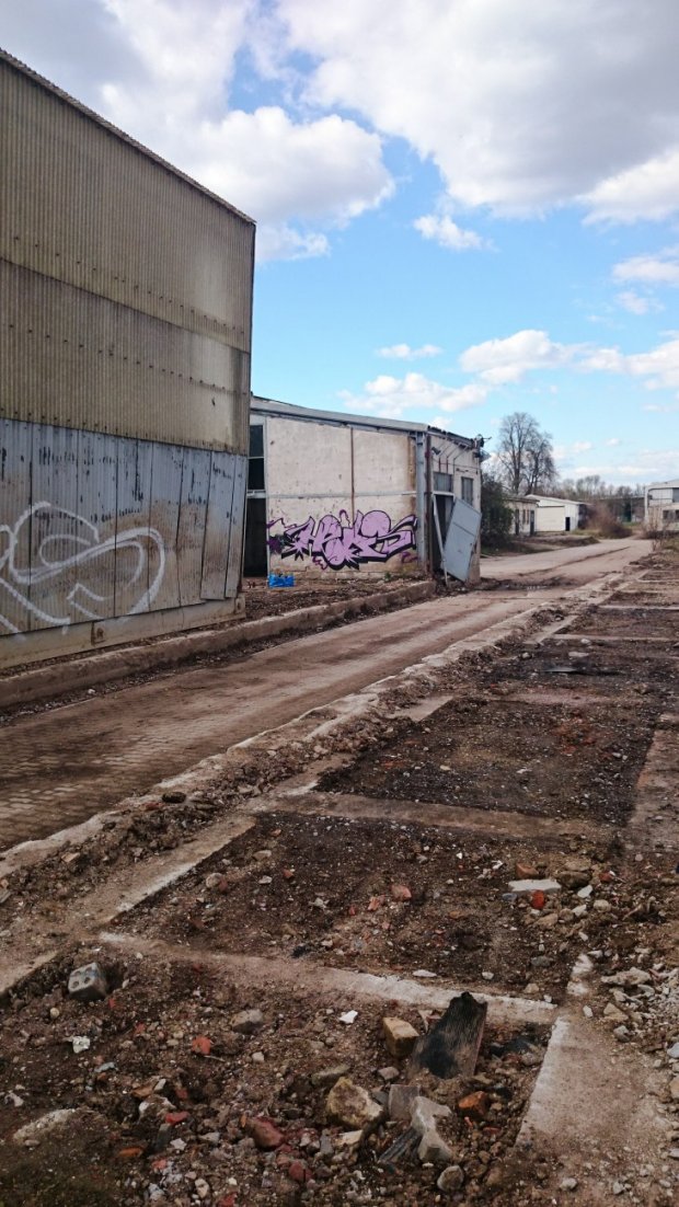 Graffiti Wall - Photo by heks - heks