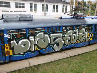 Graffiti Train in Leipzig - Photo by hermanos - bros, faq