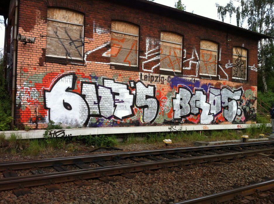 Graffiti Bombing in Leipzig - Photo by hermanos