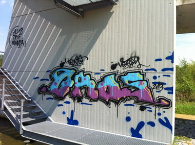 Graffiti Bombing in Leipzig - Photo by hermanos