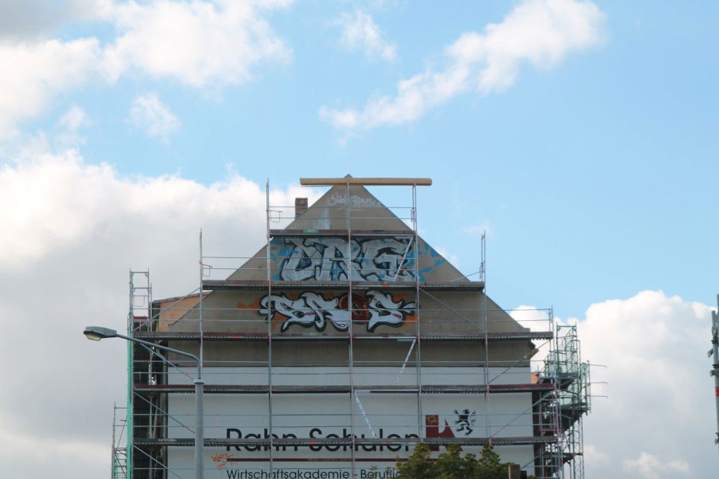 Graffiti Bombing in Leipzig - Photo by hermanos