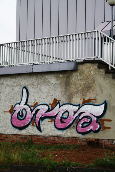Graffiti Bombing in Leipzig - Photo by hermanos