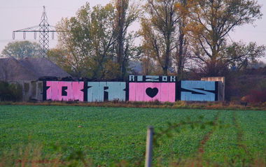 Graffiti Bombing in Leipzig - Photo by hermanos