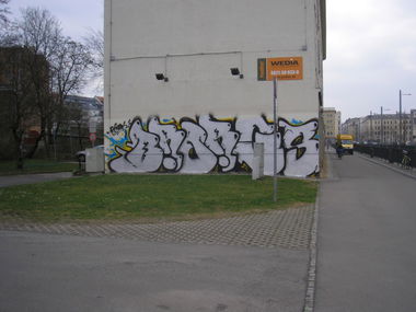 Graffiti Bombing in Leipzig - Photo by hermanos
