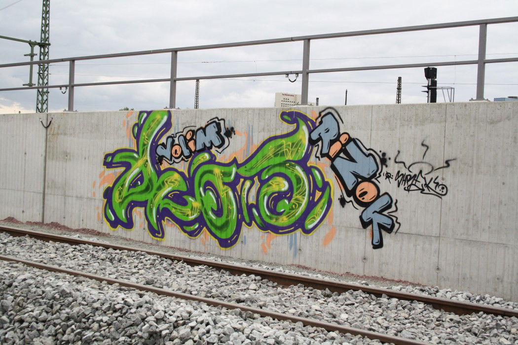 Graffiti Bombing in Leipzig - Photo by hermanos