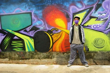 Graffiti Wall - Photo by hf_sqak - Hf, Sqak, Esnyotigo (2012)