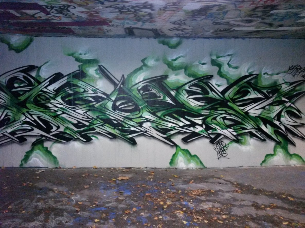 Graffiti Wall - Photo by highbutskilled (2013)