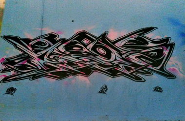 Graffiti Wall - Photo by highbutskilled (2013)