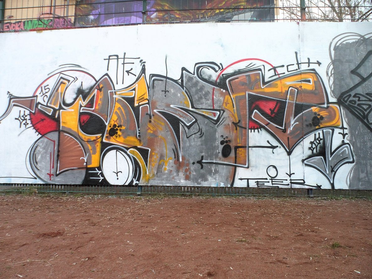 Graffiti Wall - Photo by honigfresser - teer (2015)