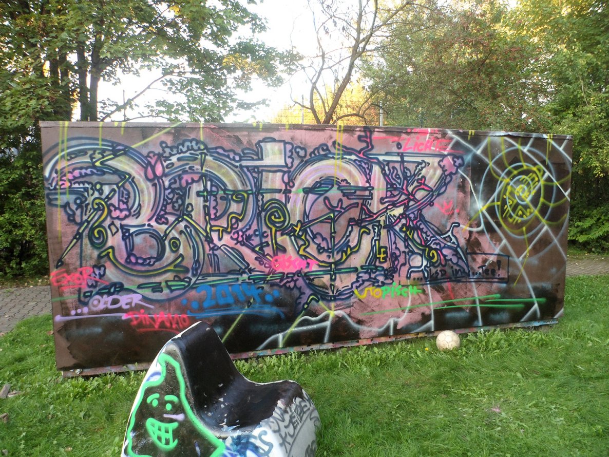 Graffiti Wall - Photo by honigfresser - Brick (2014)