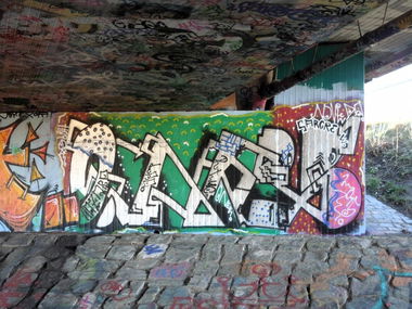 Graffiti Bombing - Photo by honigfresser - oner (2015)