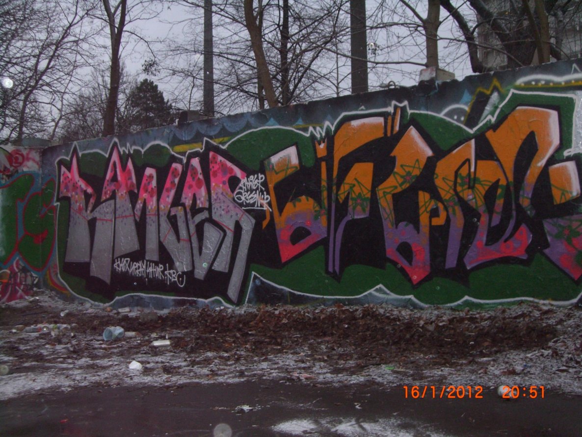 Graffiti Wall - Photo by honigfresser - Ranger, APLAUS (2012)