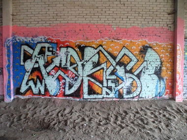 Graffiti Wall - Photo by honigfresser