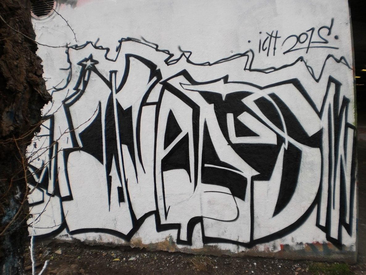 Graffiti Wall - Photo by honigfresser - ikarus (2015)
