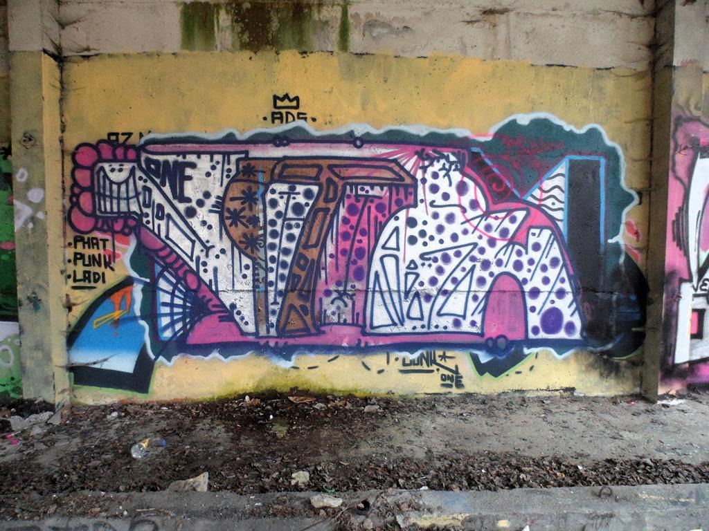 Graffiti Wall - Photo by honigfresser