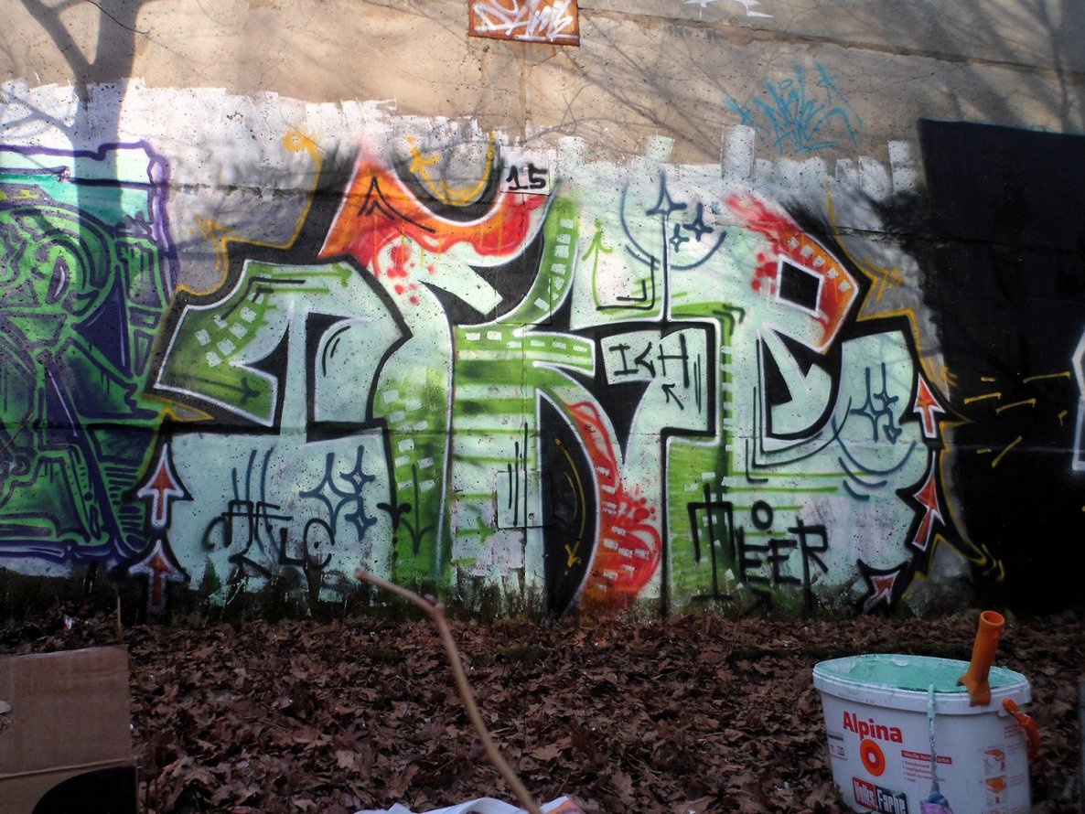 Graffiti Wall - Photo by honigfresser - teer (2015)