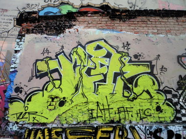 Graffiti Wall - Photo by honigfresser - teer (2015)