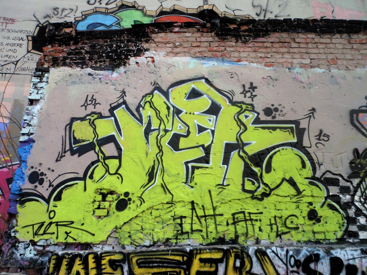 Graffiti Wall - Photo by honigfresser - teer (2015)