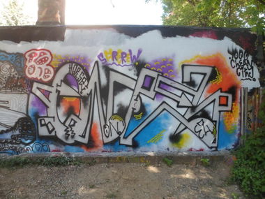 Graffiti Wall - Photo by honigfresser