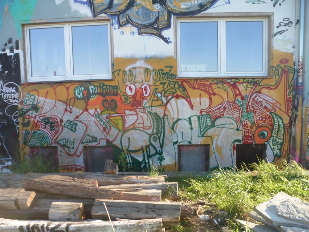 Graffiti Wall - Photo by honigfresser