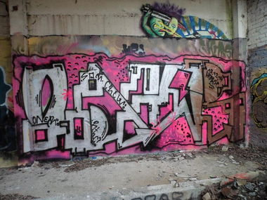 Graffiti Wall - Photo by honigfresser