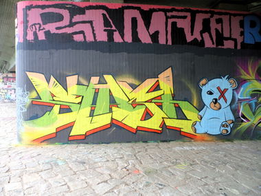 Graffiti Wall - Photo by honigfresser - slash (2015)