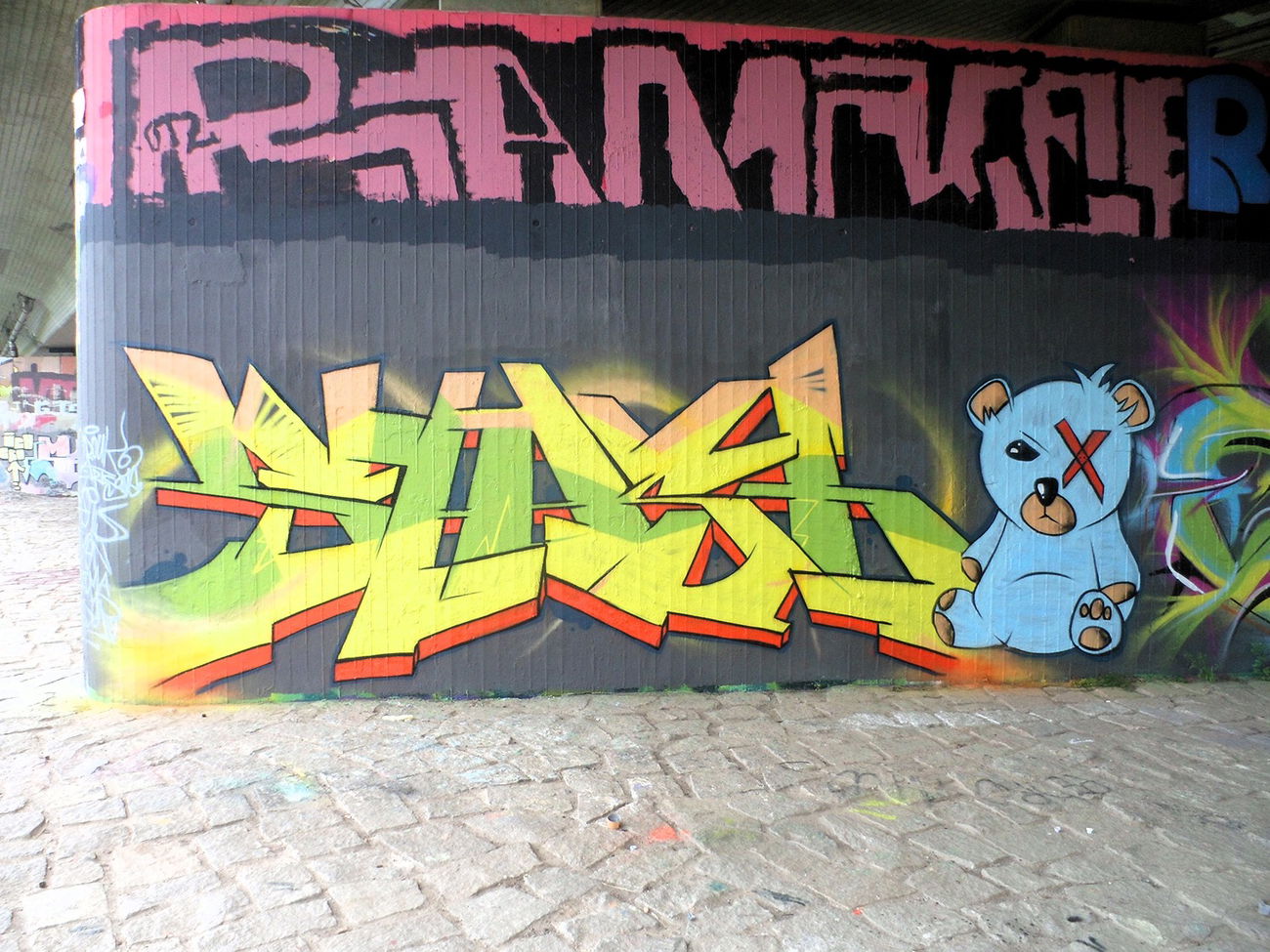 Graffiti Wall - Photo by honigfresser - slash (2015)