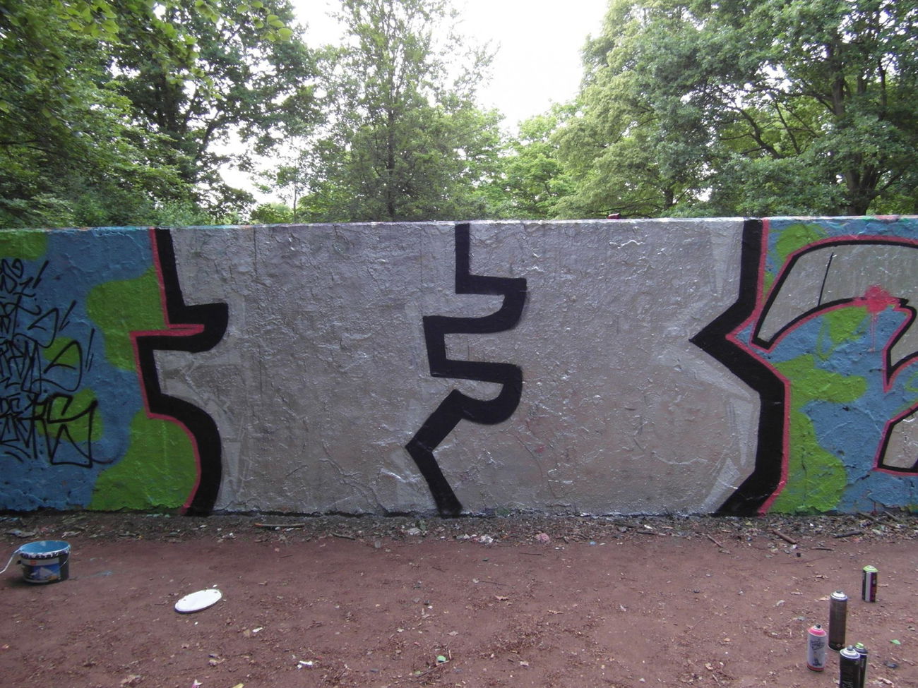 Graffiti Wall - Photo by hoodflows73 - 73