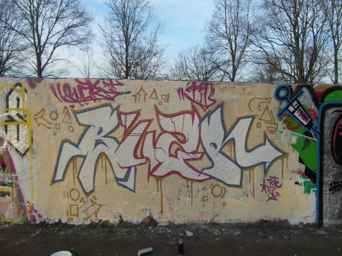 Graffiti Wall in Bonn - Photo by hoodflows73 (2015)