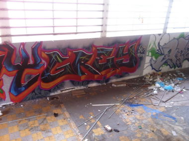 Graffiti Wall - Photo by hoodflows73