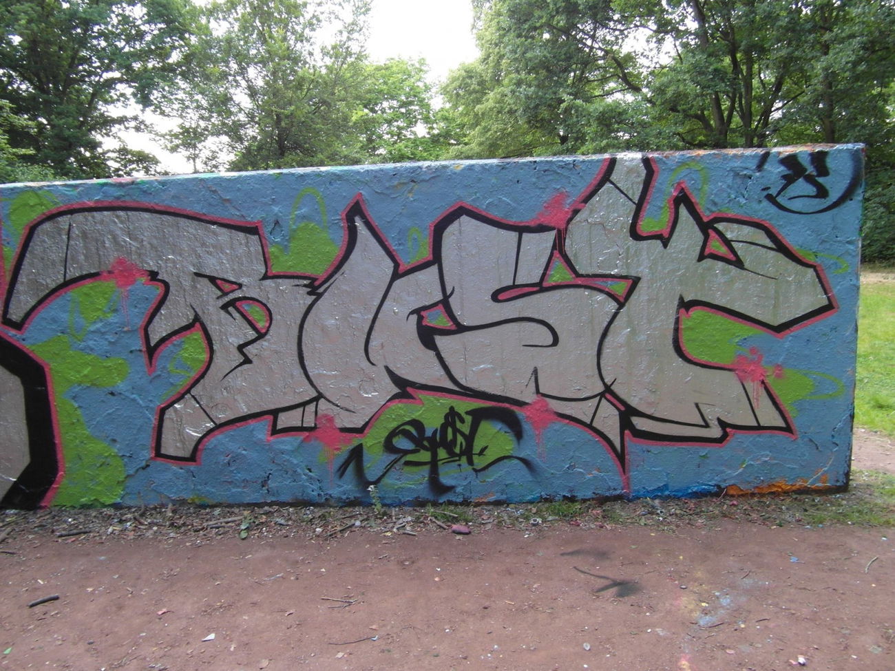 Graffiti Wall in Bonn - Photo by hoodflows73 - bust, 73