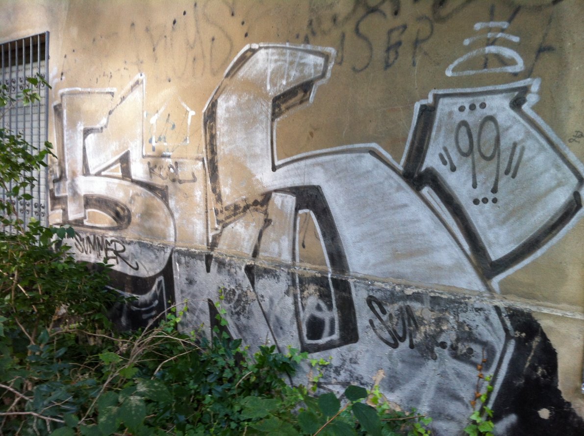 Graffiti Wall - Photo by horstwalter