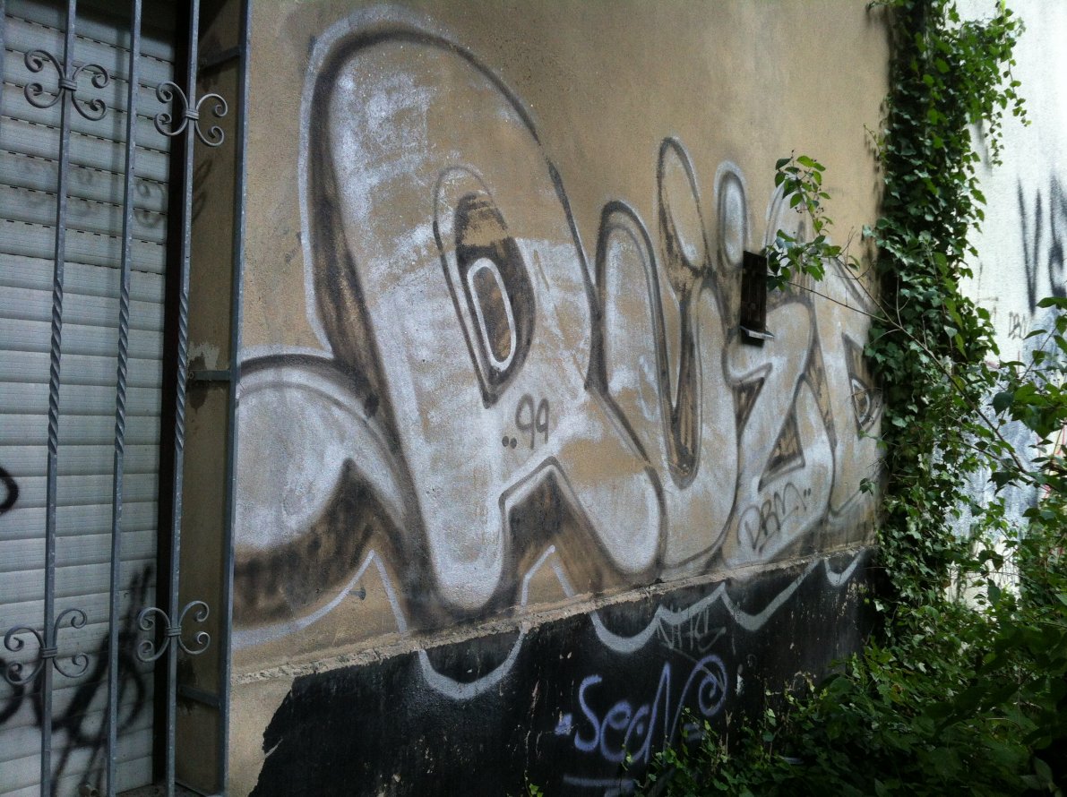 Graffiti Wall - Photo by horstwalter