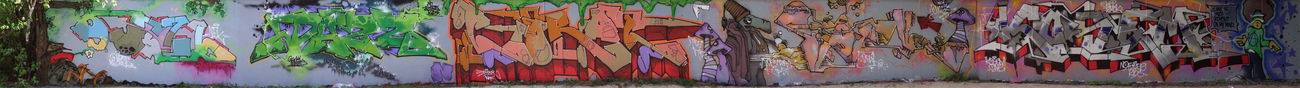 Graffiti Wall in Berlin - Photo by hoschie - Duzzl, Aids, Dazz